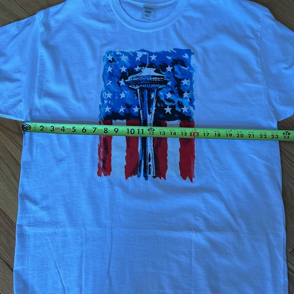 Gildan flag space needle tee NWOT - Picture 6 of 8